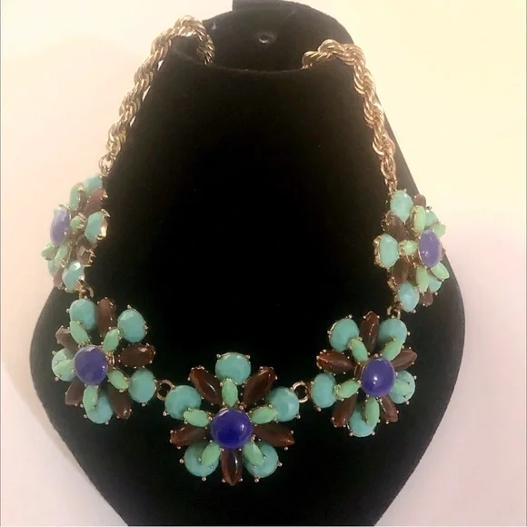 Banana Republic Statement Necklace Gold Tone - Picture 2 of 5